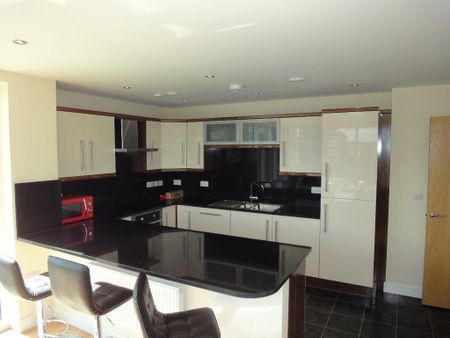 4 bedroom apartment to rent - Photo 2