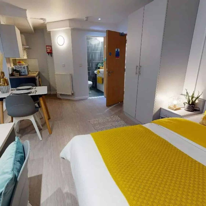 Platinum Studio - Photo 1