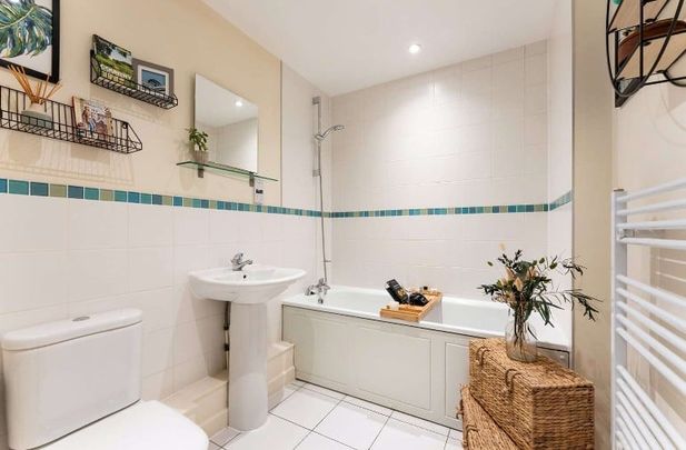 2 Bed Flat, Cuthbert Bell Tower, E3 - Photo 1