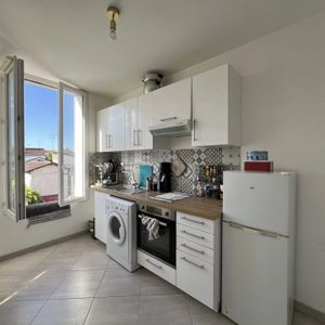 STUDIO MEUBLE - VITRY SUR SEINE - 27M² - Photo 2