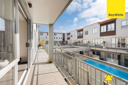 Excellent 1-Bedroom Apartment: Pool Access, Storage & Two Car Parks in Onehunga Central (unfurnished - Photo 3