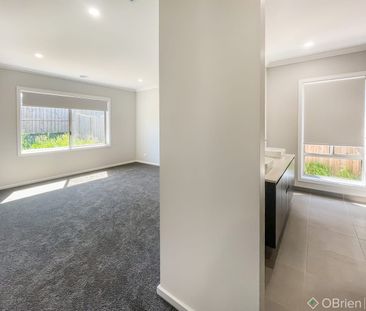 EXPANSIVE & LUXURIOUS FAMILY HOME - Photo 4