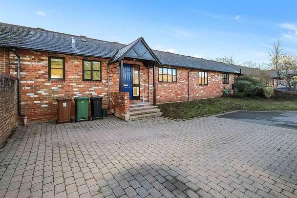 Butlers Pond, Whitchurch Hill, RG8 - Photo 1