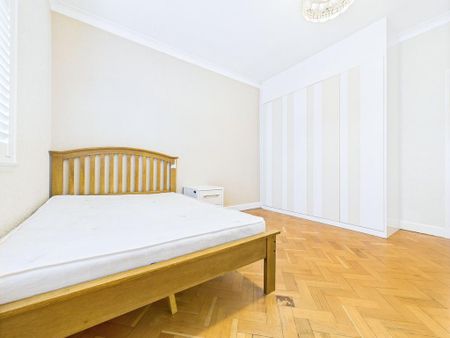 3 bedroom flat to rent - Photo 4