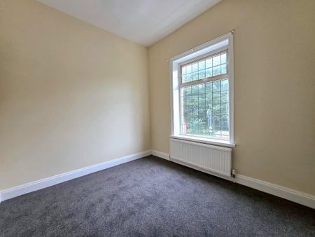 3 bedroom end of terrace house to rent - Photo 2