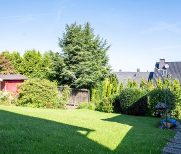 Schicke Dachgeschosswohnung mit Gartennutzung und EBK in toller Han... - Photo 4