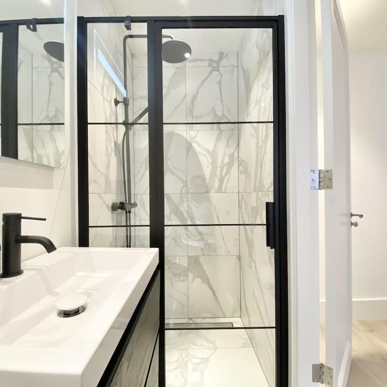 Appartement te huur: Nieuwezijds Voorburgwal 157-1 1012 RK Amsterdam - Photo 1