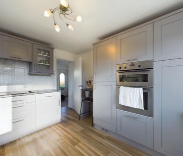 3 bedroom end of terrace house to rent - Photo 5