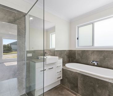 Stunning Family Home in The Heights - Photo 6