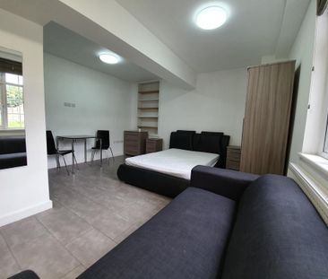 Studio to rent - Photo 3