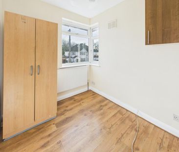 4 bedroom semi-detached house to rent - Photo 5