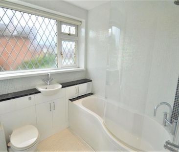Lugano Road, Bramhall - Photo 2