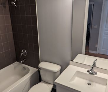 For Lease - 2240 Lakeshore Boulevard Unit# 304, Toronto, Ontario - Photo 2