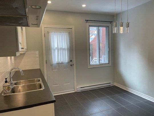 8120 Av. Wiseman - Photo 1