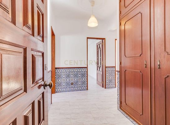 Santa Iria de Azoia, Lisbon - Photo 1