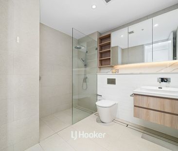 Sun-Drenched Apartment with Winter Garden - Walk to Roseville Station - Photo 3
