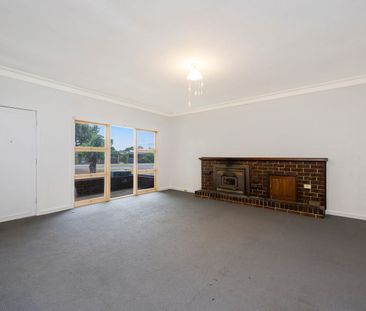 Character home in a great location - Photo 1