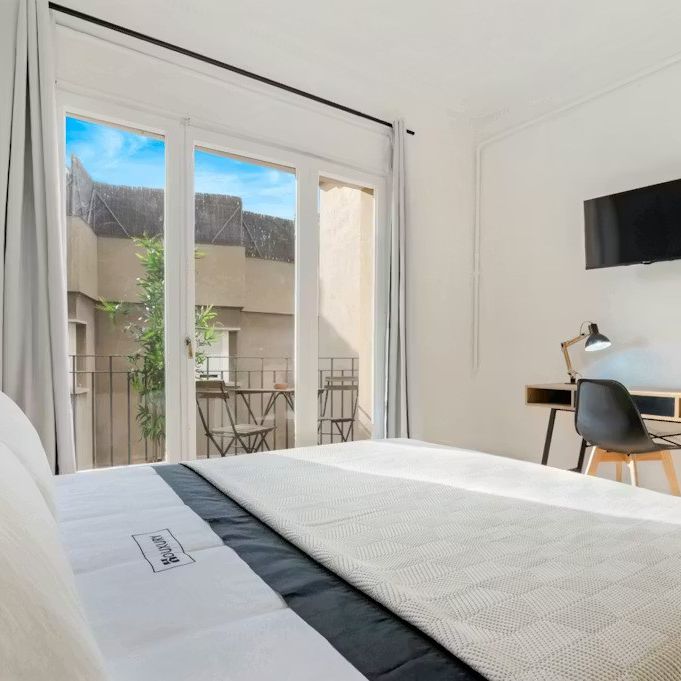 Carrer de Balmes, Barcelona, Catalonia 08006 - Photo 1