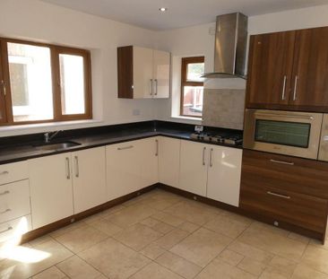 4 bedroom detached house to rent - Photo 5