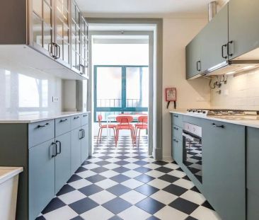 Room in a shared 6-bedroom apartment for rent in Lisbon, bills included - Photo 4