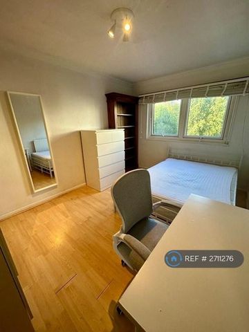1 bedroom in a flat share to rent - Photo 2