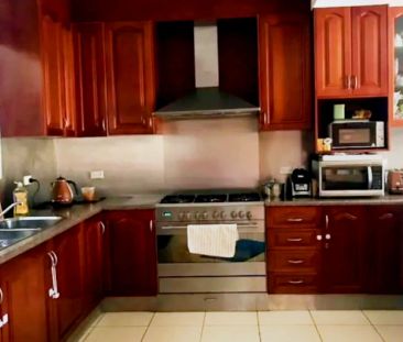 Large double ensuite bedroom in Eastlakes - Photo 4