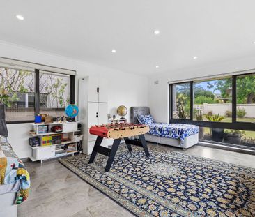 Spacious Family Home in Sought-After Killarney Heights - Photo 5