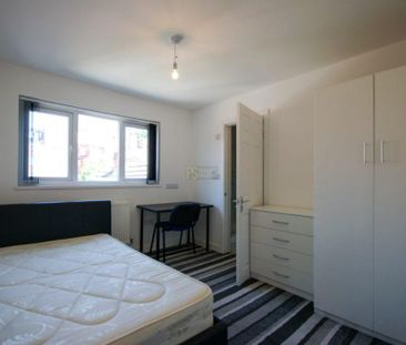 6 bedroom terraced house to rent - Photo 3