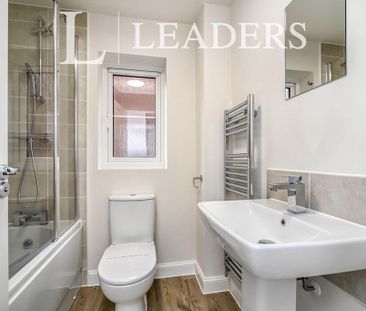 3 bedroom semi-detached house to rent - Photo 4