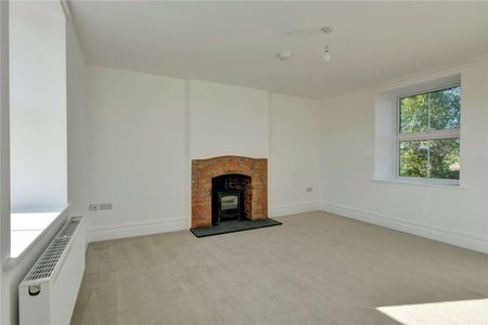 Newly refurbished three bedroom farmhouse - Photo 2