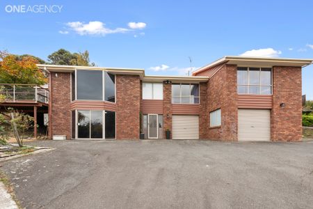 Family Home with Water Views - Photo 5