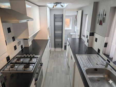 2 bedroom terraced house to rent - Photo 5