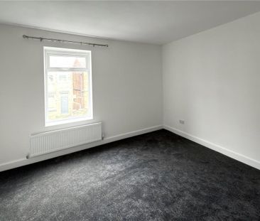 2 bedroom end of terrace house to rent - Photo 4