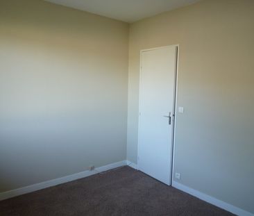 A LOUER F2 PROCHE CHATEAU ET UNIVERSITE BALCON ET PARKING, - Photo 1