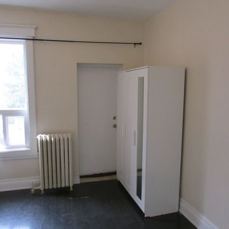 For Lease - 2011 Dundas Street Unit# Main#1, Toronto, Ontario - Photo 3
