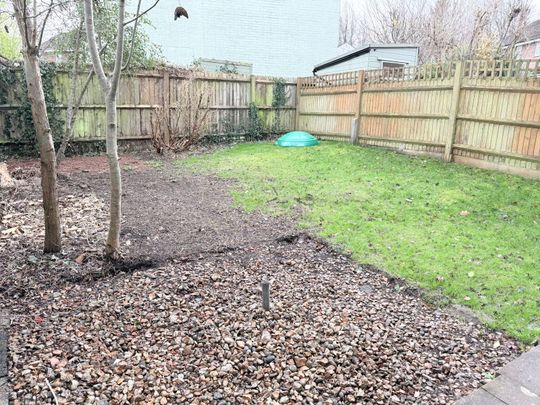 Salisbury Close, Alton, GU34 2TF - Photo 1