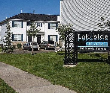 3 Beds & 1.5 Baths Townhouse Style Property In Lakewood Area - Photo 1