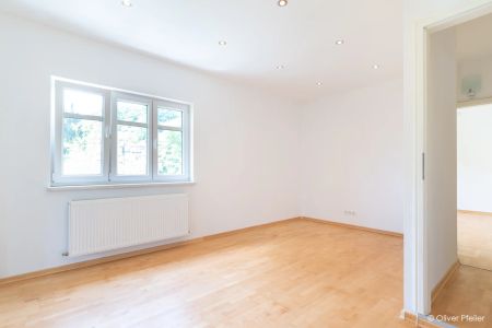 HELLE UND GROSSZÜGIGE 4 ZIMMERWOHNUNG IN IDYLLISCHER LAGE MIT GARTEN UND GARAGENPLATZ- PROVISIONSFREI - Photo 4