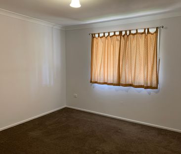 Sunny Four Bedroom Home - Photo 3