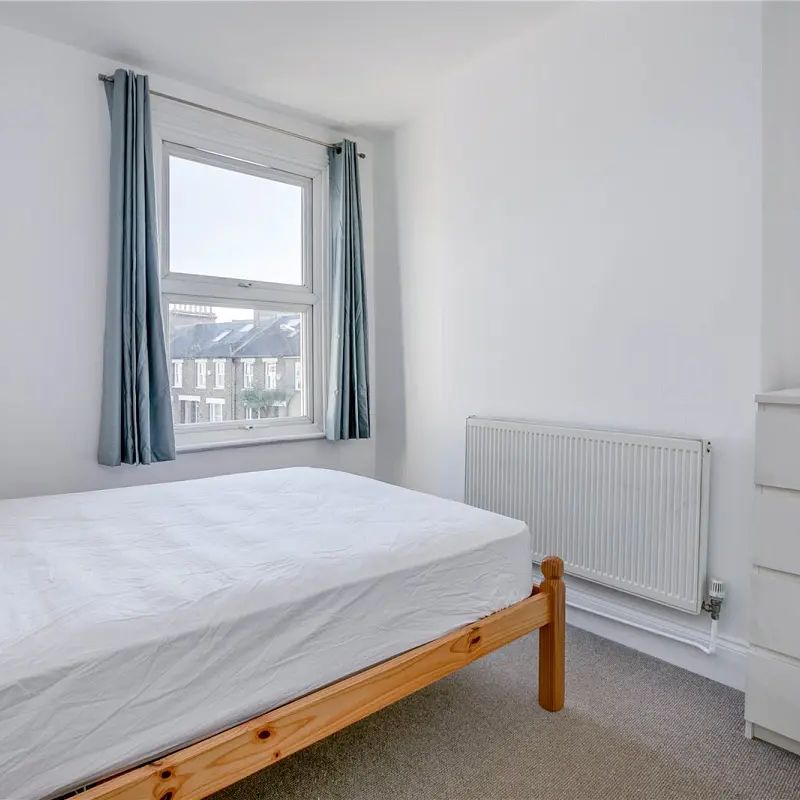 1 bedroom flat in Barnes - Photo 1