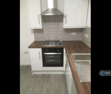 2 bedroom end of terrace house to rent - Photo 3