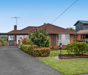 Family Home with Valley Views * 4 Month Lease* - Photo 1