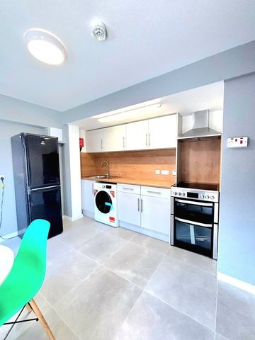 Bushey Grove Road, Bushey WD23 2JJ, Property for rent - Photo 4