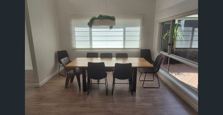 SPACIOUS, FURNISHED AND CENTRAL - Photo 2