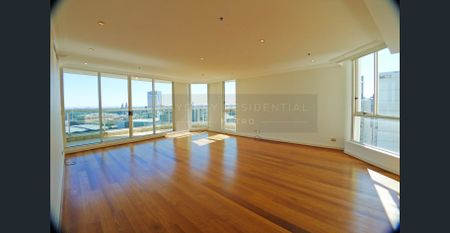 North West corner 4 Bedroom Penthouse With Breathtaking Darling Harbour views - Photo 4
