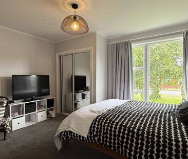 3 Bedroom - Location & Sunshine - Photo 1