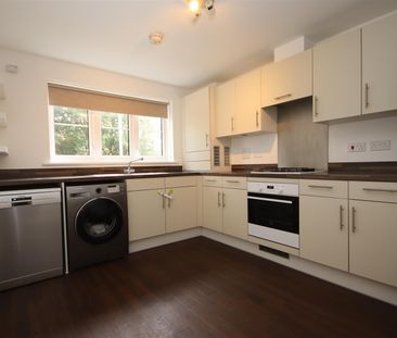 3 bedroom End Terraced to let - Photo 4