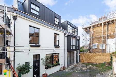 3 bedroom mews to rent - Photo 4