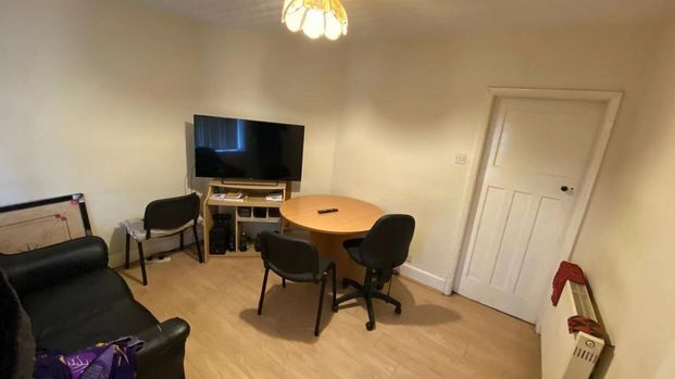 4 bedroom terraced house to rent - Photo 1