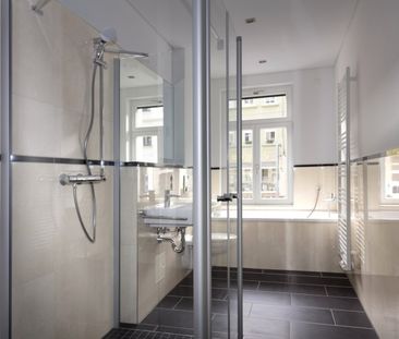 Hochwertig sanierte Altbauwohnung mit Balkon, Parkett und Fußbodenh... - Photo 1